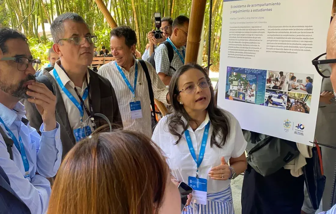 Ecosistema de acompañamiento a estudiantes de Javeriana Cali fue presentado en Simposio de Innovación Educativa AUSJAL