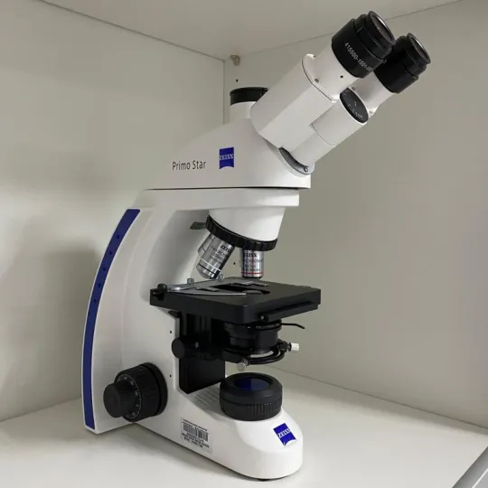 Microscopio óptico Primo Star Zeiss