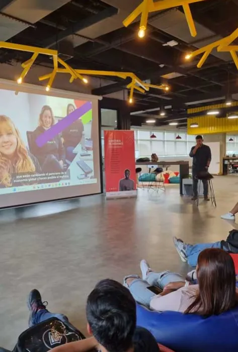 Estudiantes de Negocios Internacionales visitaron Zonamérica y exploraron las estrategias de expansión de Ancora