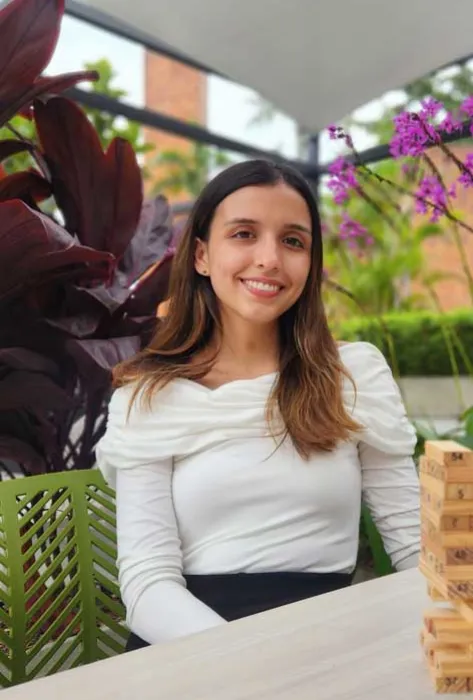 Mariana Álvarez Cano, la primera estudiante javeriana en realizar prácticas en el Ministerio de Hacienda
